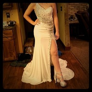 Size 2 gorgeous white prom with train